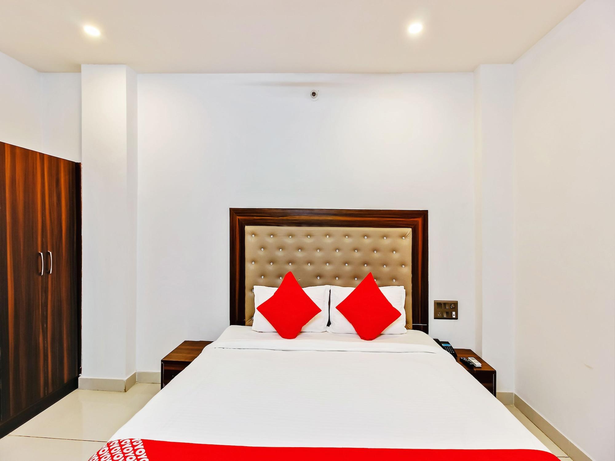 Oyo 29131 Hotel Mn Grand Шемшабад Екстер'єр фото
