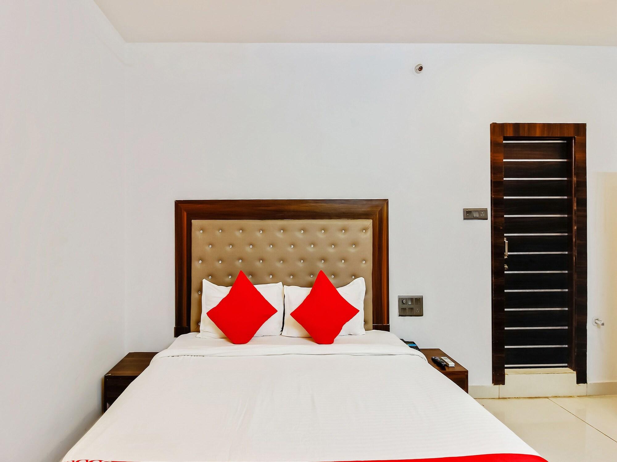 Oyo 29131 Hotel Mn Grand Шемшабад Екстер'єр фото