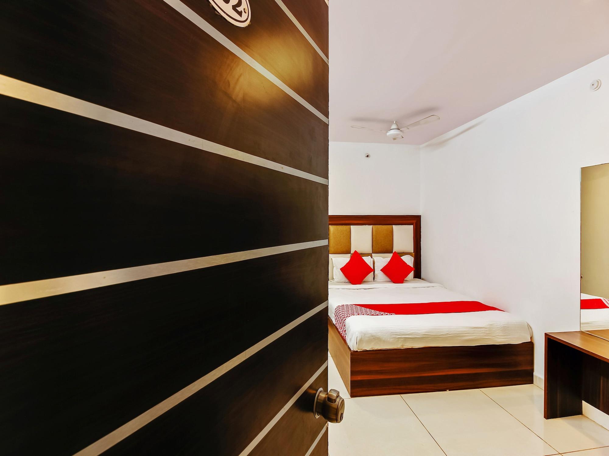 Oyo 29131 Hotel Mn Grand Шемшабад Екстер'єр фото